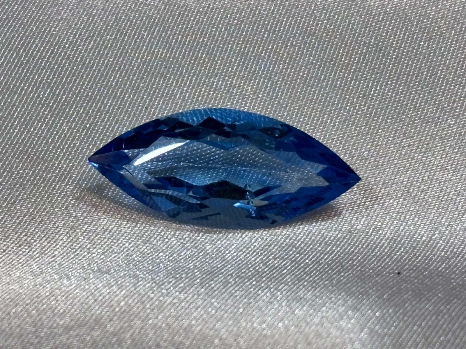 Espinela Azul Marquesina