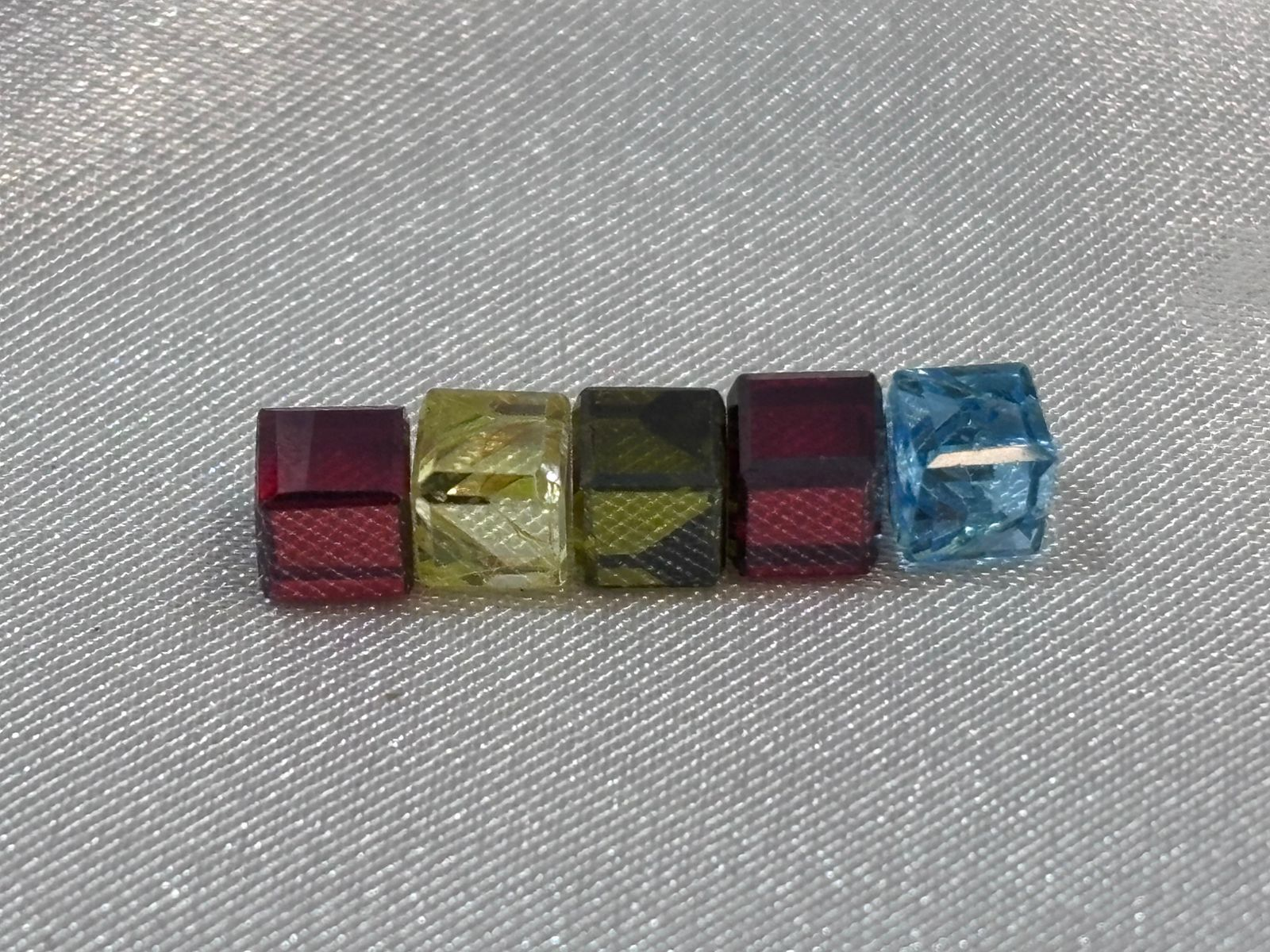 Cuentas de Vidrio Cubo