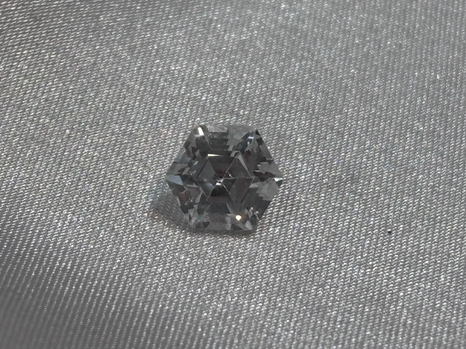 Circón Blanco Hexagonal