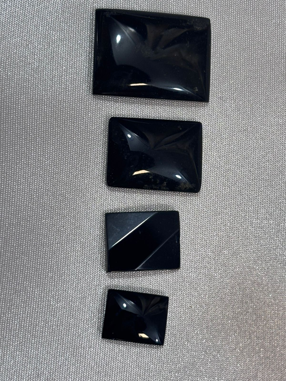 Ónix negro rectangular facetado