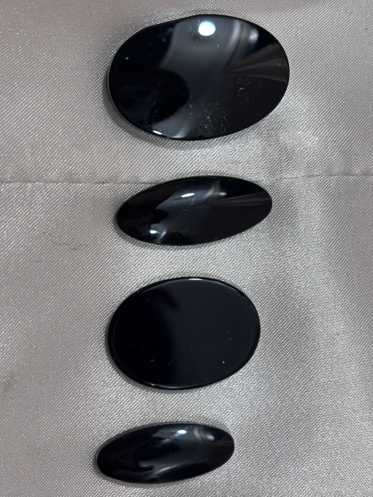 Ónix negro triangular