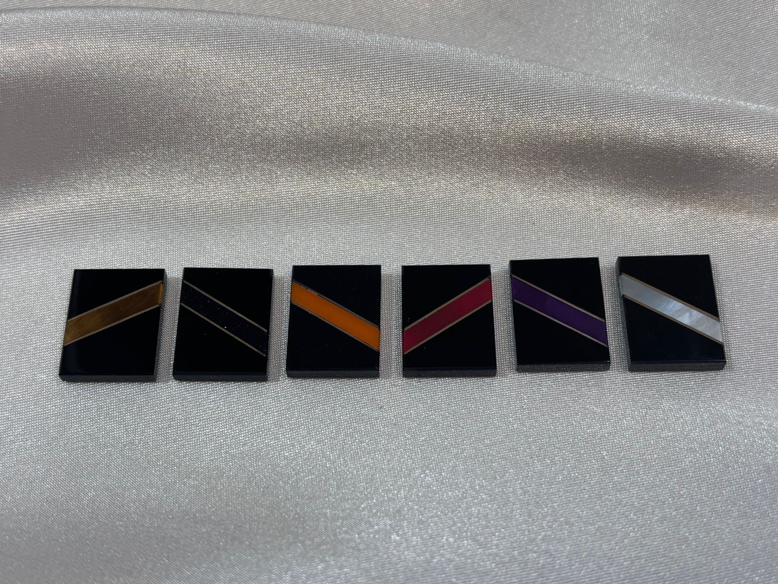 Ónix Negro con Incrustaciones Rectangulares