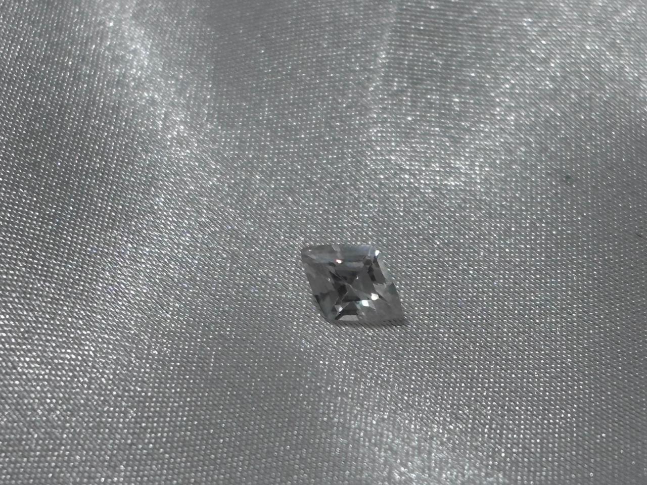 Zirconia translucida
